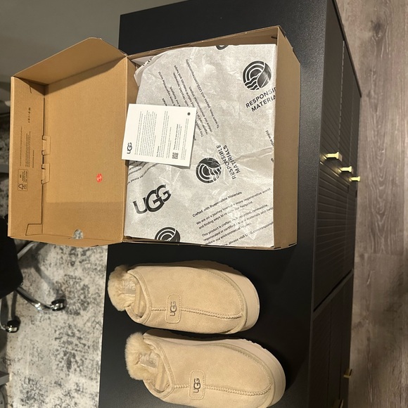 GG Beige Suede Fur-Lined Slippers - Picture 4 of 9